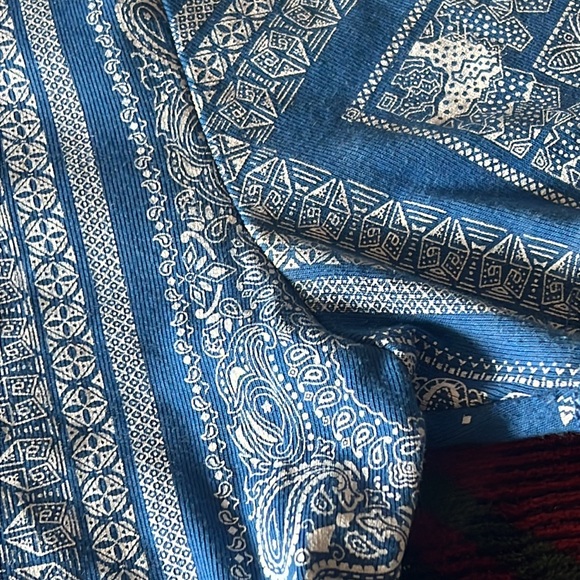 Stylenanda 3ce blue Paisley cropped baby tee t shirt - Picture 4 of 9